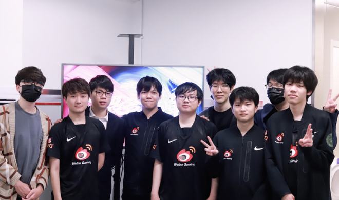 但他依然在 但他依然在